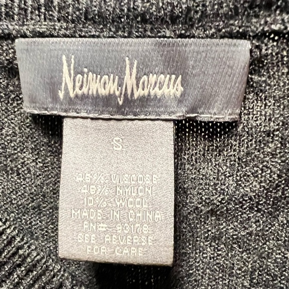 Neiman Marcus Sweater - Picture 5 of 5